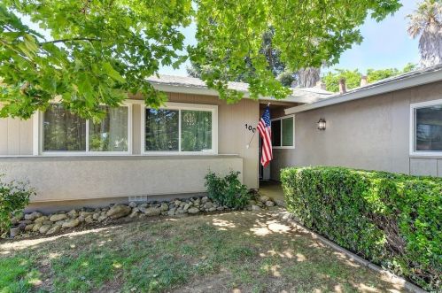 100 York Ct, Vacaville, CA 95687-5647