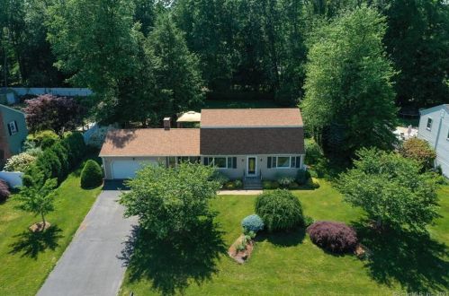 15 Crabapple Rd, Windsor, CT 06095-1822