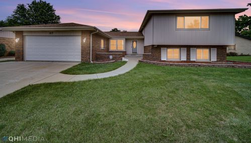 817 Kings Point Dr, Addison IL  60101-1709 exterior