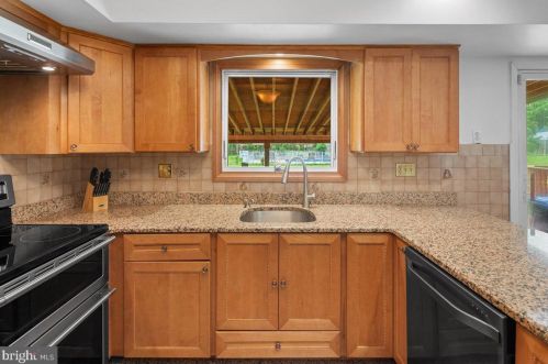 1 Teak Ln, Princeton NJ 08540-4724 exterior