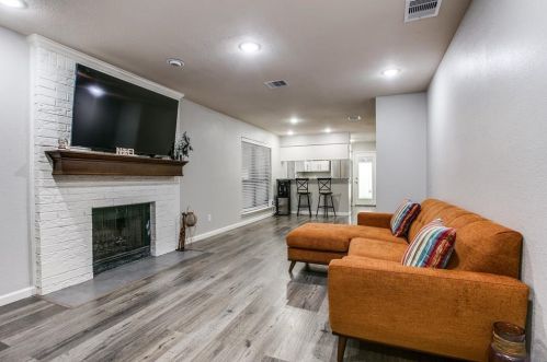 5725 Cancun Dr, Fort Worth TX  exterior