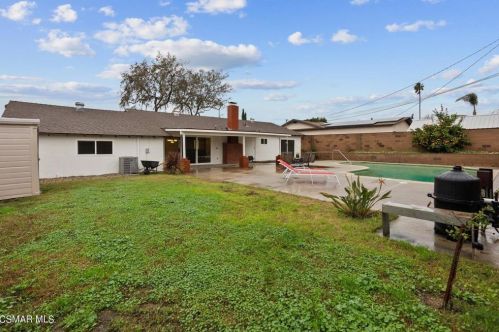 3026 Amarillo Ave, Simi Valley CA  93063-1704 exterior