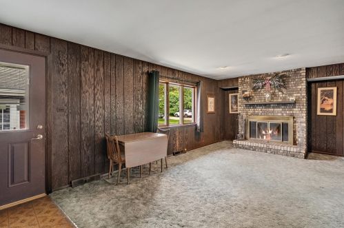 6806 Quincy St, Willowbrook IL  60527-5363 exterior