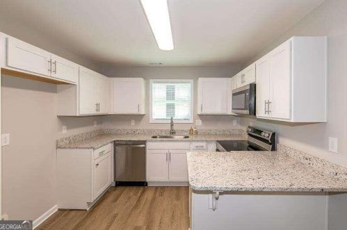 1864 Center Ave, Atlanta GA  30344-4656 exterior