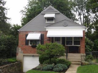 1028 Edgetree Ln, Cincinnati, OH 45238-4318