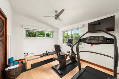 4528 Kahala Ave, Honolulu HI  96816-4927 exterior