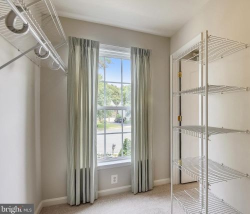 7112 Ayers Meadow Ln, Springfield VA  22150-4915 exterior