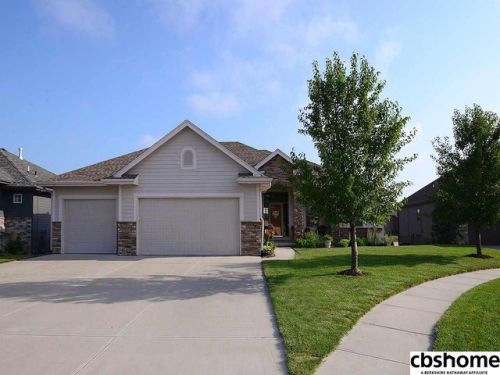 26832 Taylor Cir, Valley, NE 68064-4411
