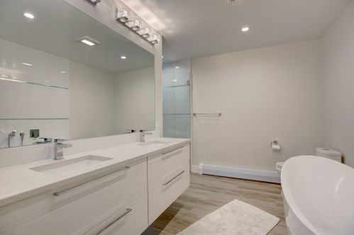 6906 Jarvis Ave, Niles IL  60714-4016 exterior