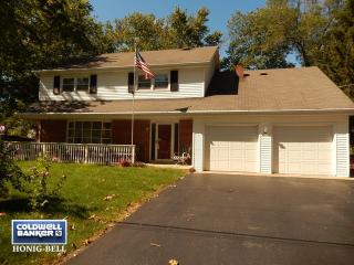 111 Circle Dr, Romeoville, IL 60441-2718