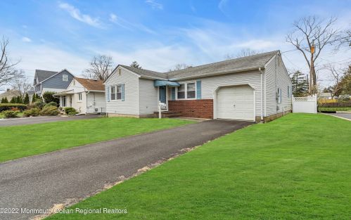 208 Trenton Ct, Point Pleasant Beach, NJ 08742-2436