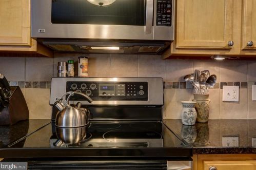 241 Cherry St, Lancaster PA  17602-2725 exterior