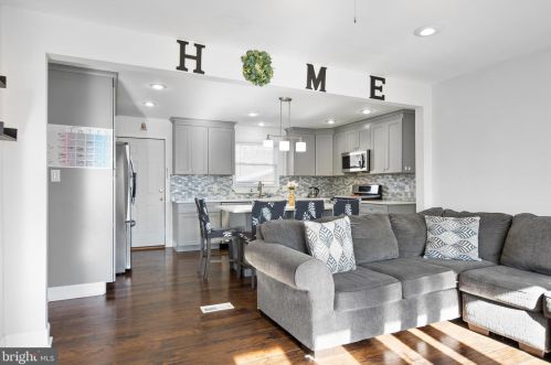 35 Chestnut Ave, Gloucester, NJ 08031-1238
