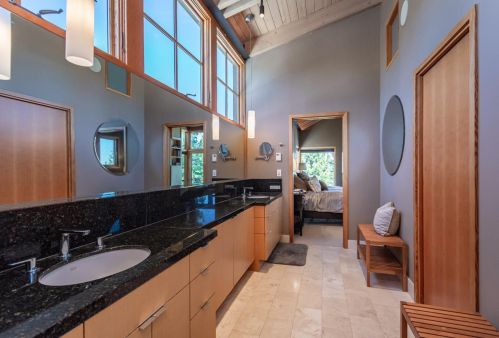 1721 Grouse Rdg, Truckee CA  96161-4033 exterior
