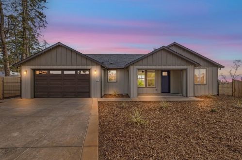 662 Dogwood Ln, Paradise, CA 95969-3828