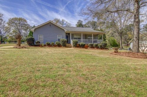 65 Knights Cir, Porterdale, GA 30016-4302