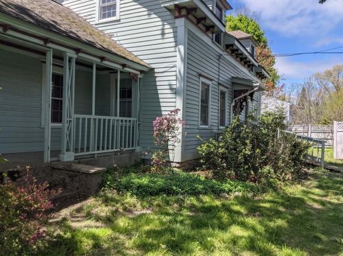 339 Commonwealth Ave, Warwick, RI 02886-2756