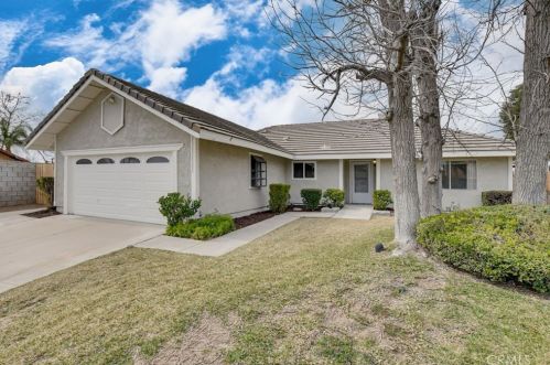 5260 Mayfield Ct, San Bernardino, CA 92407-3158