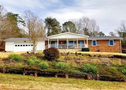 2709 Marina Dr, Gretna, VA 24557-3376