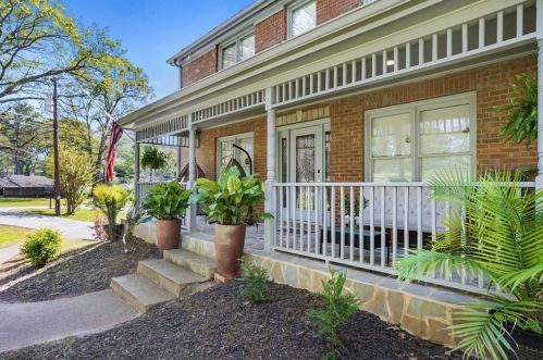 447 Robin Ln, Marietta, GA 30067-7067