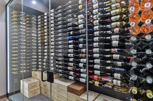 800 Lake Summit Dr, Atlanta GA  30342-1975 exterior