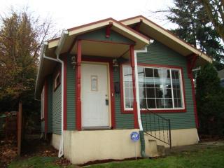 2038 Schofield St, Portland, OR 97217-6442