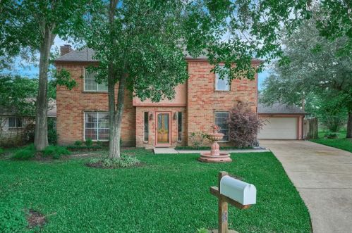 8 Brewster St, Conroe, TX 77301-1353