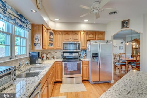 1942 Fairview Dr, Berkeley Springs WV  25411-3219 exterior