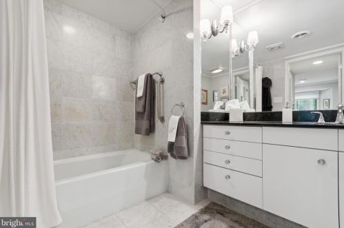 122 The Mews, Tavistock NJ 08033-1343 exterior