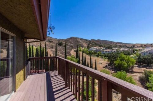 1319 Gonzales Rd, Simi Valley CA exterior