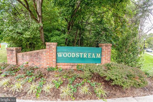7950 Forest Path Way, Springfield VA  22153-2637 exterior