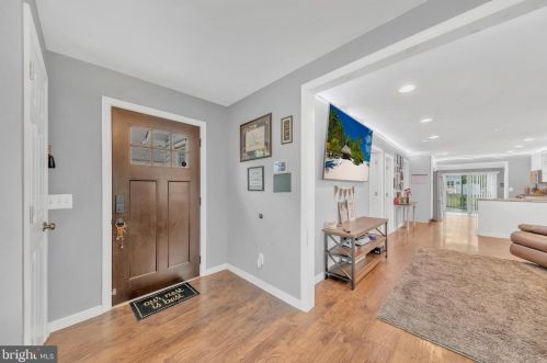 61 Brook Ln, Trenton, NJ 08619-3905