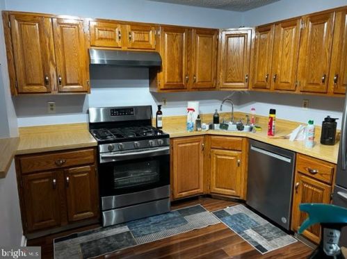 13 Joyner Ct, Trenton, NJ 08648-2612