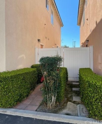 1962 Blue Violet Ct, Anaheim CA  92801-5300 exterior
