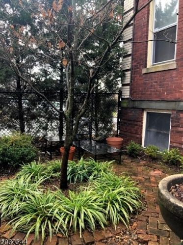 28 Grant St, Montclair NJ  07042-4810 exterior