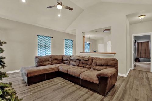 1517 Geronimo Trl, Lakeside Heights, TX 78639-9632