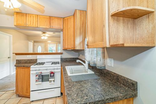 7604 Oak Rd, Bull Valley, IL 60097-9224