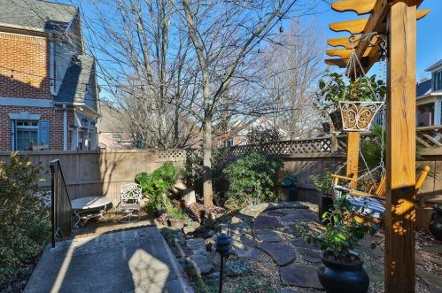 2282 Briarcliff Cmns, Atlanta GA  30345-2173 exterior