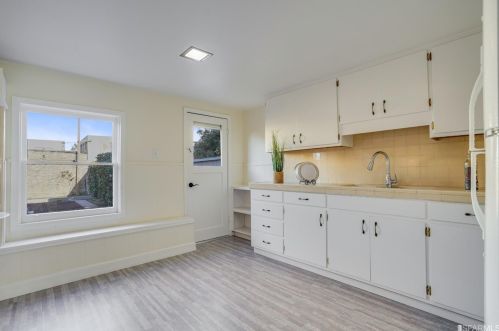 447 Girard St, San Francisco CA 94134-2109 exterior