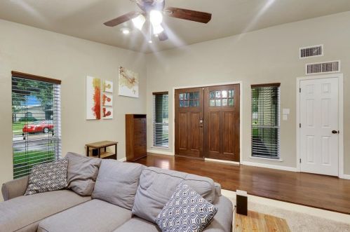 2017 Jennifer Ct, Carrollton TX 75007-3528 exterior