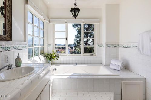 1408 Cordova Ave, Glendale CA  91207-1532 exterior