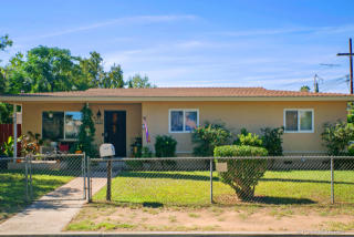 1137 Pine St, Escondido, CA 92025-5611