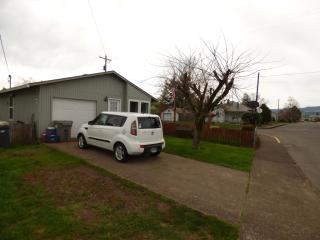 197 Rainbow Ave, Dallas, OR 97338-1452