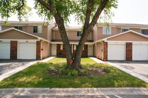 454 Esselen Ct, Carol Stream IL  60188-9216 exterior