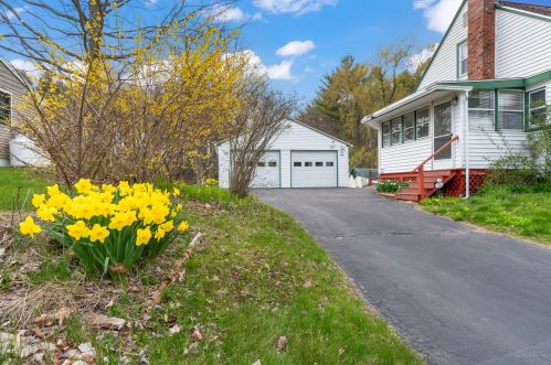 54 Summer St, Lisbon, ME 04252-9574