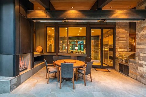 8209 Valhalla Dr, Truckee CA  96161-3300 exterior