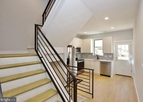 1608 3rd St, Philadelphia, PA 19122-3003