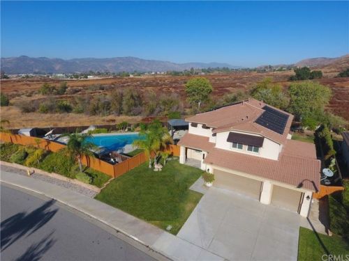 35818 Elizabeth Ln, Wildomar, CA 92595-7852