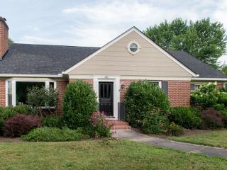 482 Kimberly Ave, Asheville, NC 28804-2649
