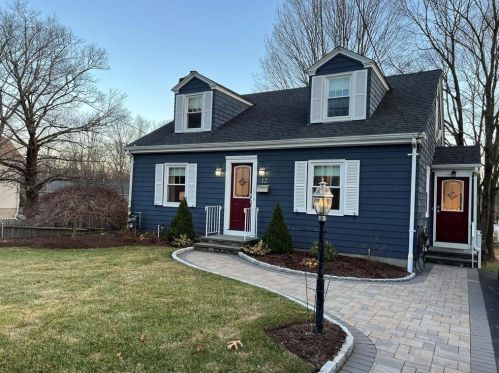 12 Manville Ave, Lincoln, RI 02838-1706
